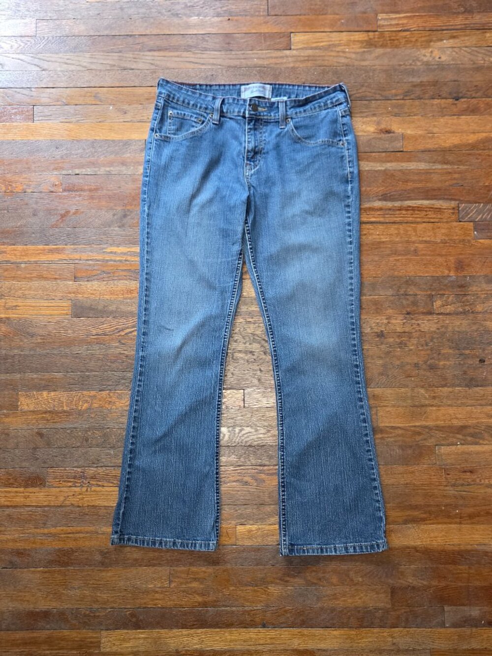 Levis Strauss Vintage Y2K Low Rise Boot Cut Stretch Mid Wash Jeans